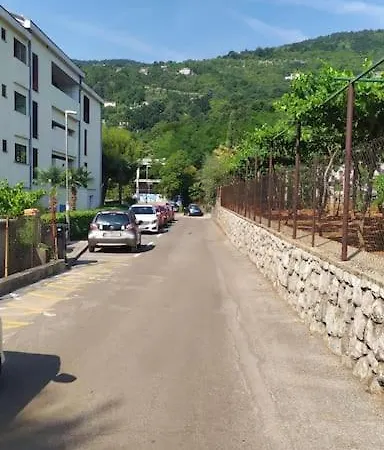 Urban With Its Own Parking Space Apartman *