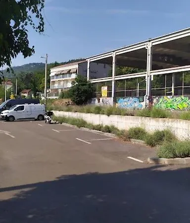 Urban With Its Own Parking Space Apartman *