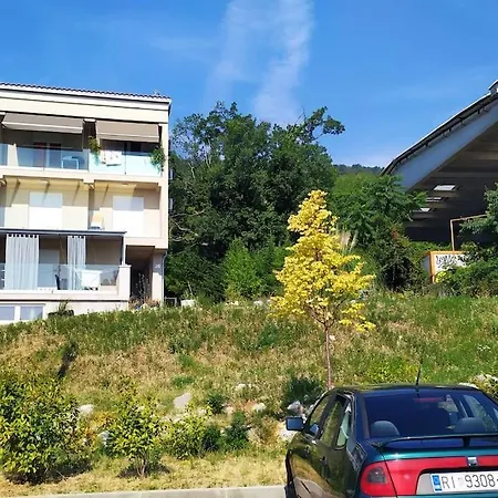 Urban With Its Own Parking Space Apartman